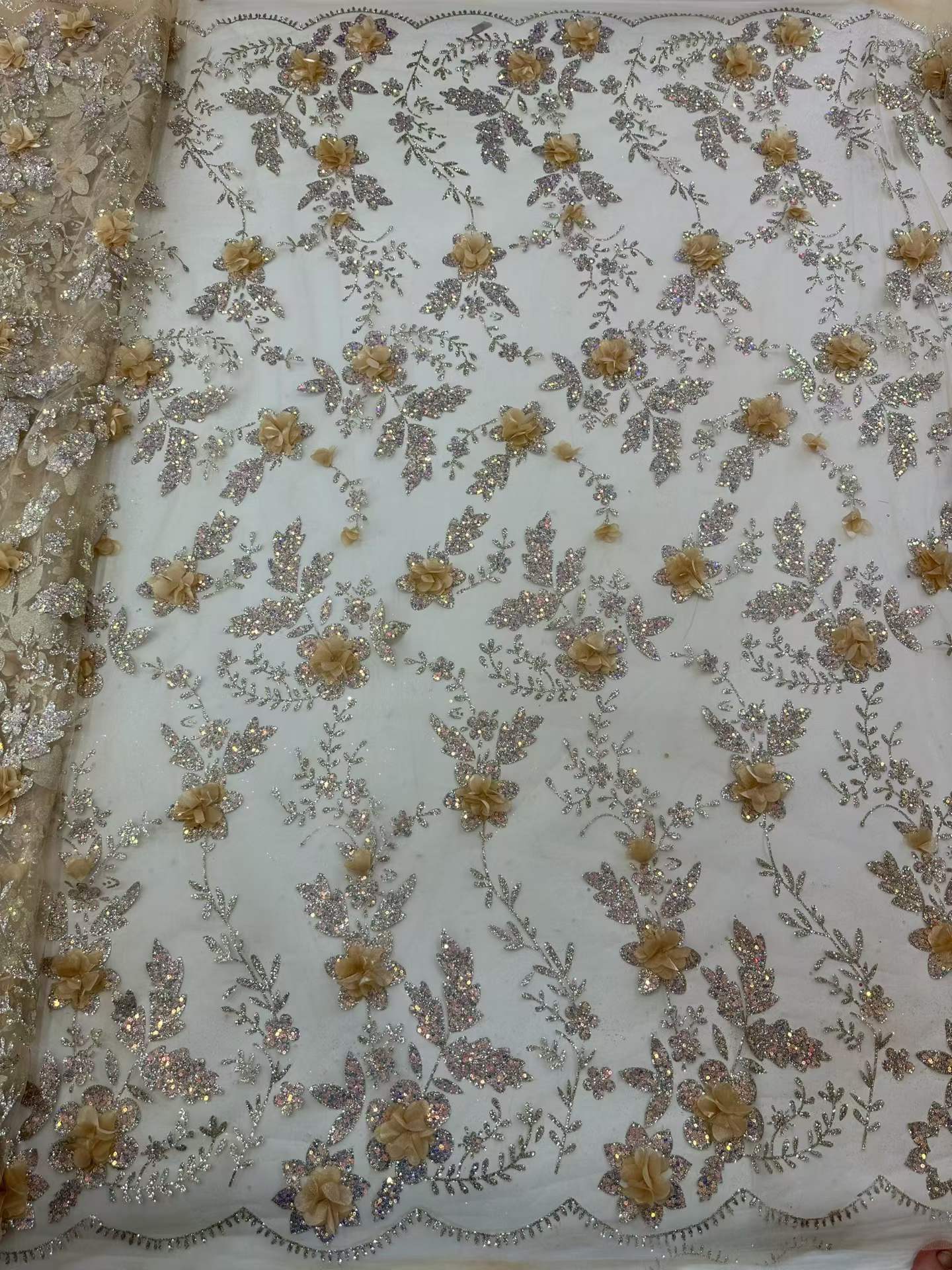 Африканское кружево с вышивкой – обзор и цена Glitter Tablecloth